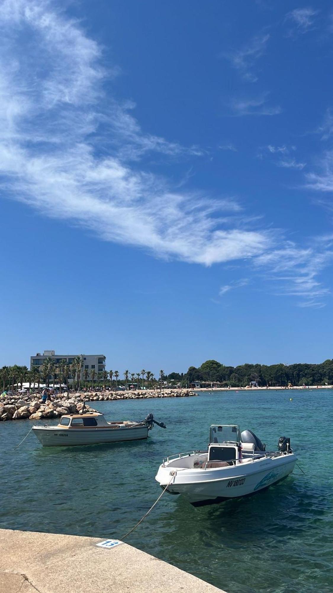 Kristal Paris Resort ノヴァリャ エクステリア 写真